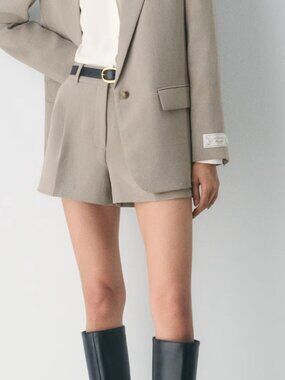 Aritzia The Effortless Short Mini Size 4